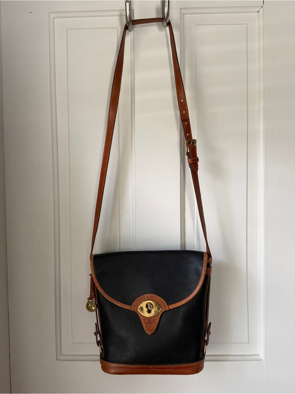 Vintage Dooney & Bourke All-Weather Leather Crossbody/Shoulder Bag Black Tan